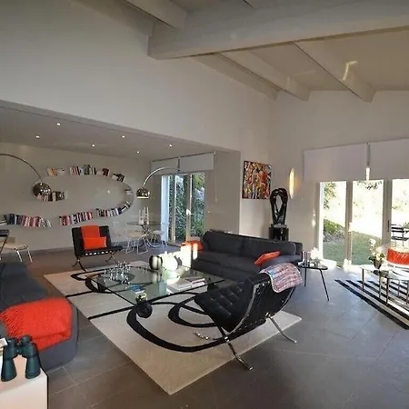 Villa St Tropez House 8 Pax