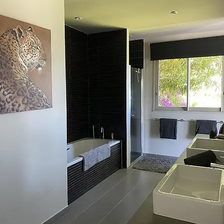 St Tropez House 8 Pax Villa