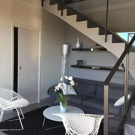 St Tropez House 8 Pax Villa